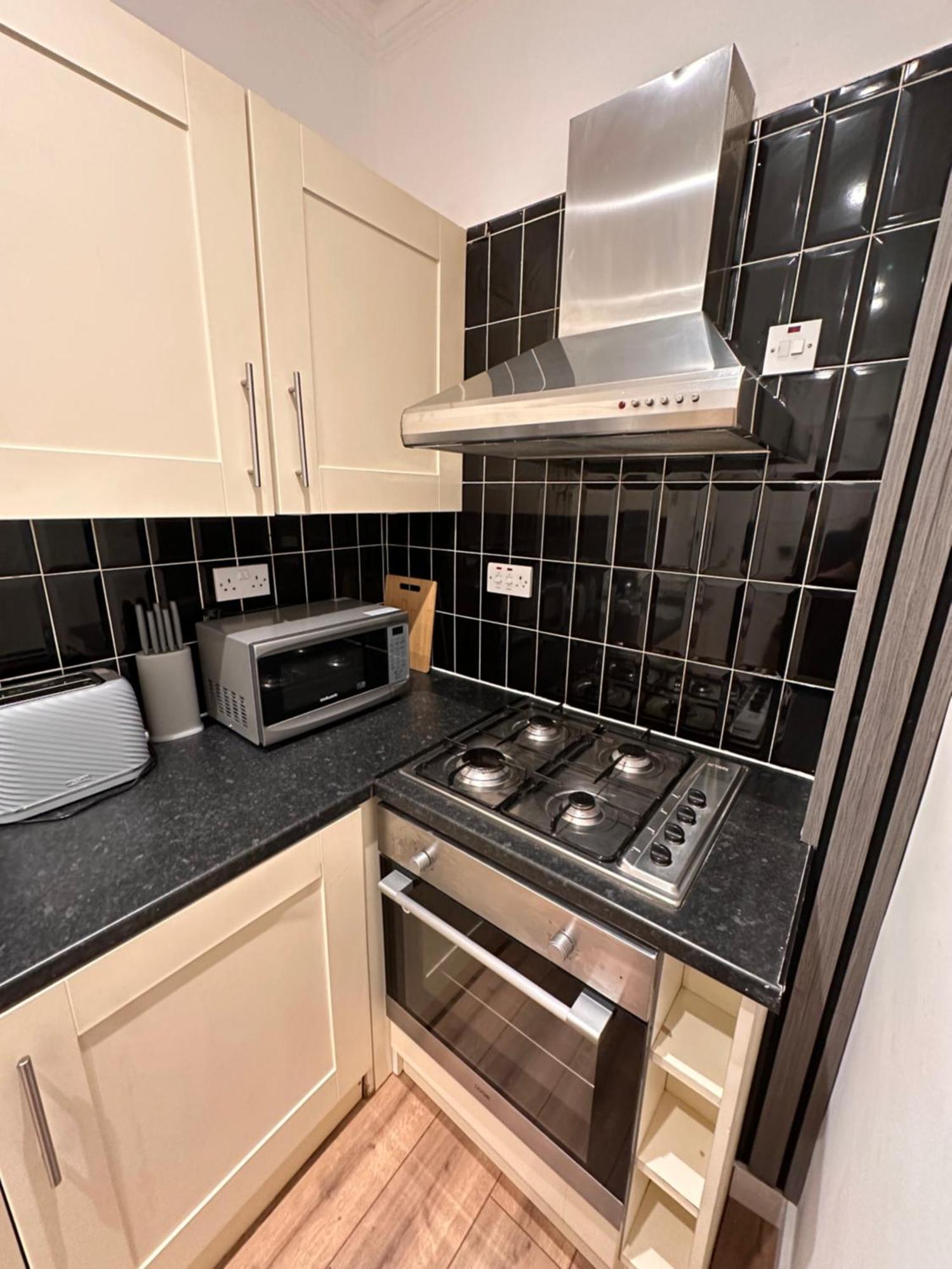 R2 - Elegant Private Room Opposite Queen Elizabeth Hospital - Harborne Birmingham Exterior foto