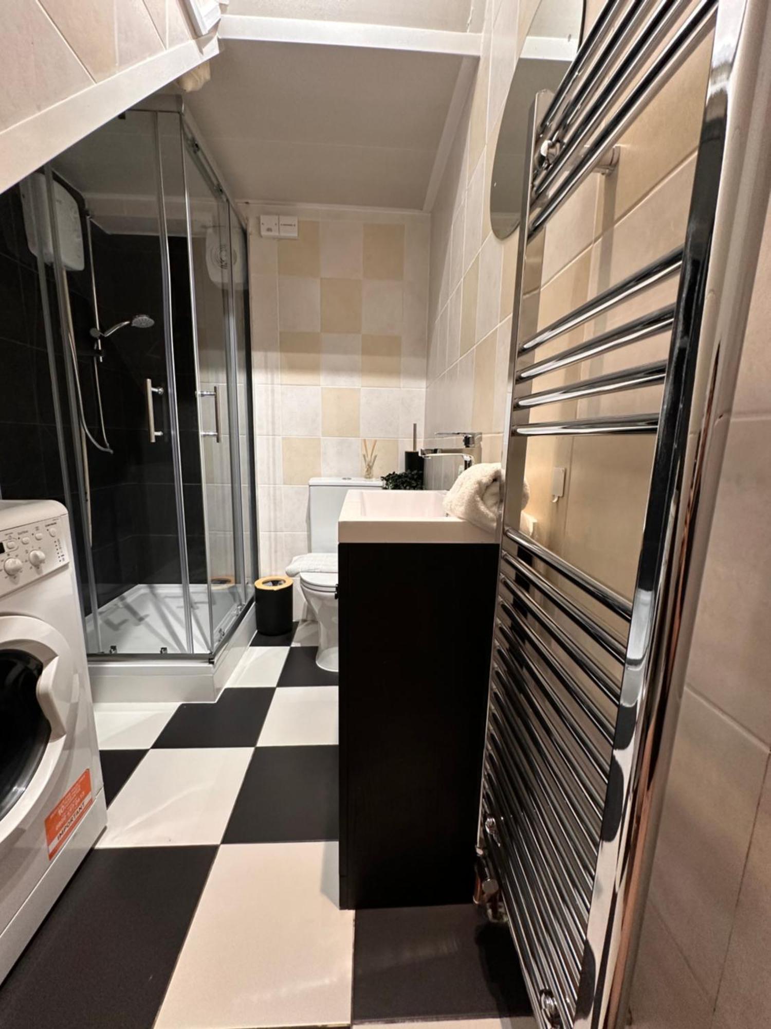 R2 - Elegant Private Room Opposite Queen Elizabeth Hospital - Harborne Birmingham Exterior foto