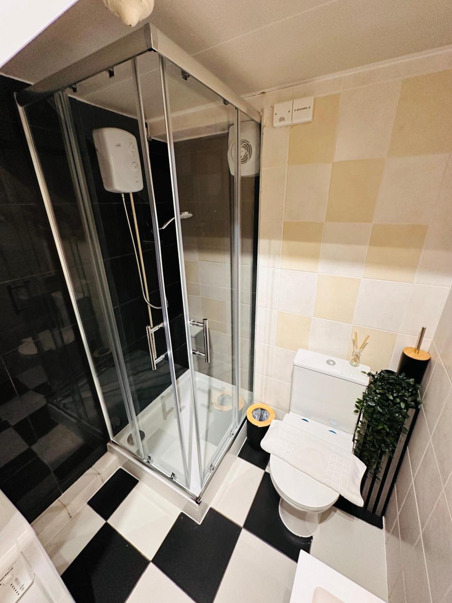 R2 - Elegant Private Room Opposite Queen Elizabeth Hospital - Harborne Birmingham Exterior foto