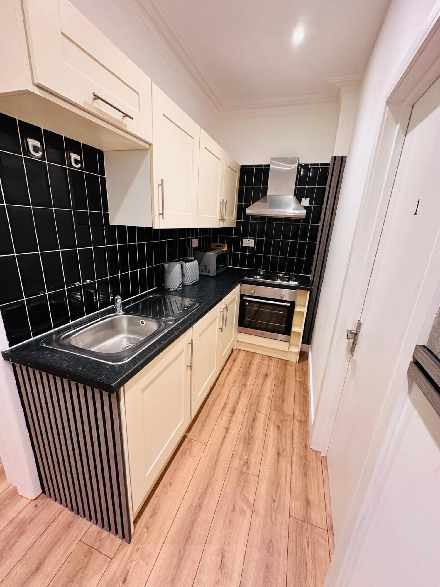 R2 - Elegant Private Room Opposite Queen Elizabeth Hospital - Harborne Birmingham Exterior foto